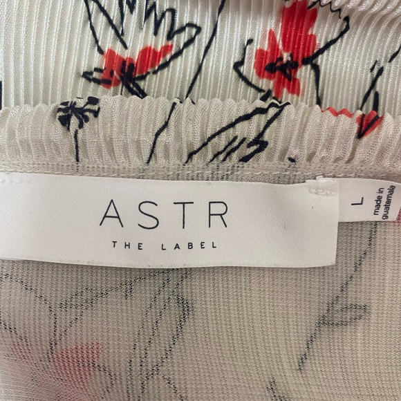 ASTR the Label Surplice Cream and Orange Shirt Long Sleeve Pleated  [262] - Picture 5 of 6